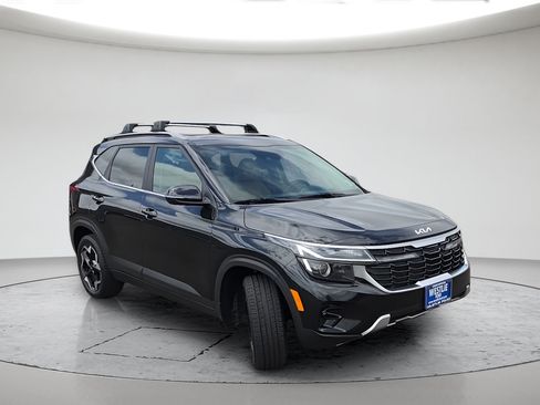 Used 2025 Kia Seltos EX w/ EX Sunroof Package AWD/4WD image 3