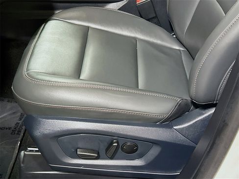 Used 2025 Ford Explorer Active w/ Active Comfort Package image 17