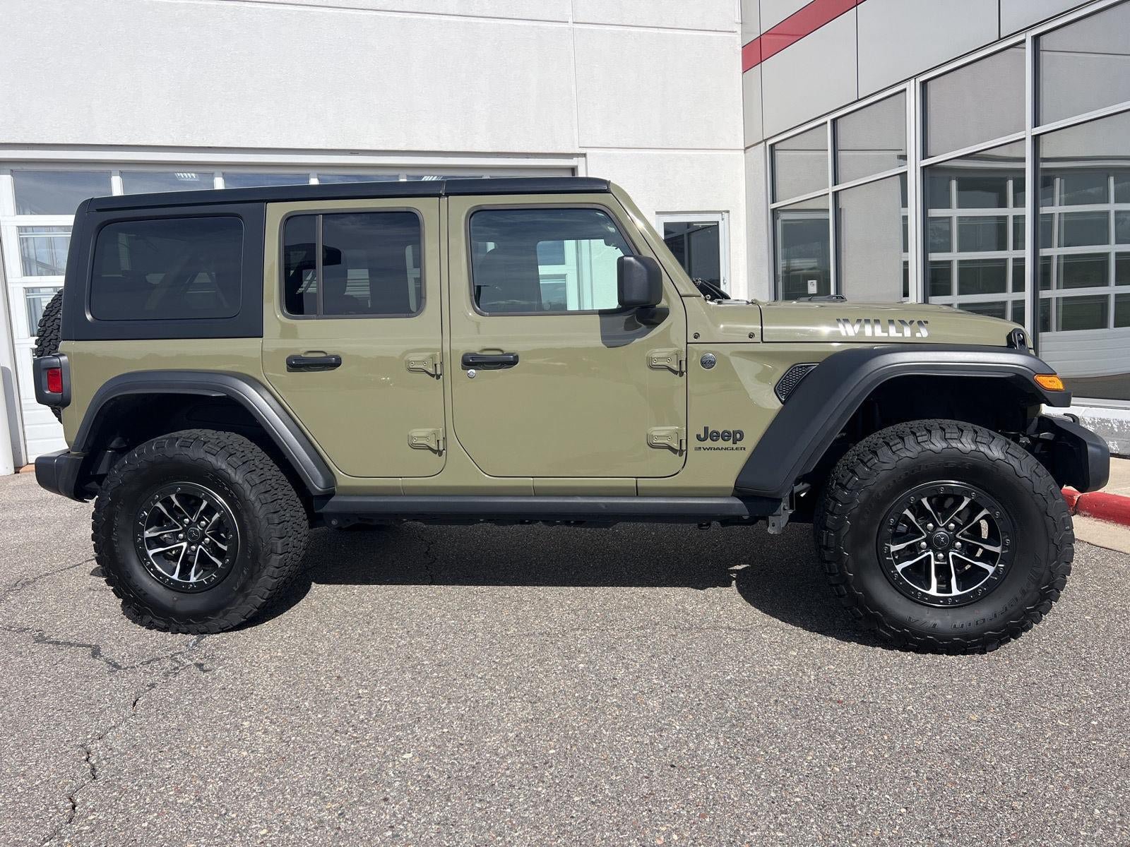 Used 2025 Jeep Wrangler Unlimited Sport AWD/4WD image 29