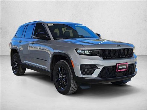 New 2025 Jeep Grand Cherokee Laredo image 7