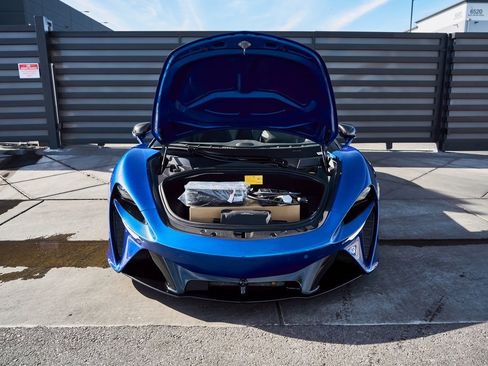 Used 2025 McLaren Artura image 21