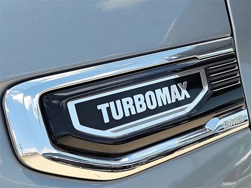 New 2026 GMC Sierra 1500 SLE w/ Preferred Package image 9