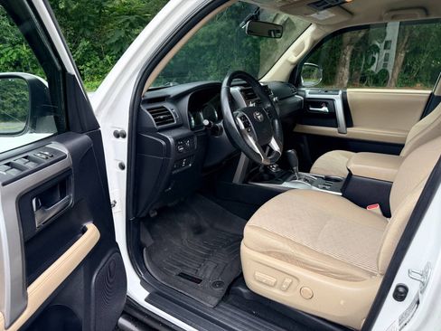 Used 2014 Toyota 4Runner SR5 AWD/4WD image 2