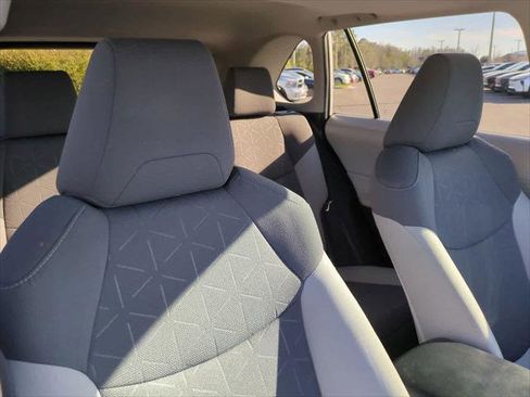 Certified 2019 Toyota RAV4 XLE image 6