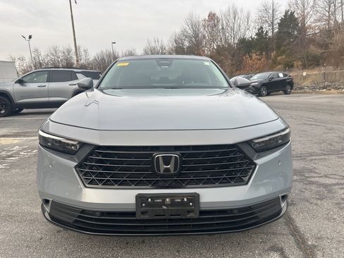 Used 2023 Honda Accord Touring image 2