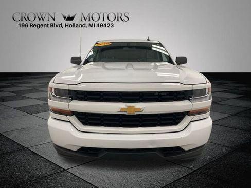 Used 2019 Chevrolet Silverado 1500 Custom w/ Custom Convenience Package image 2