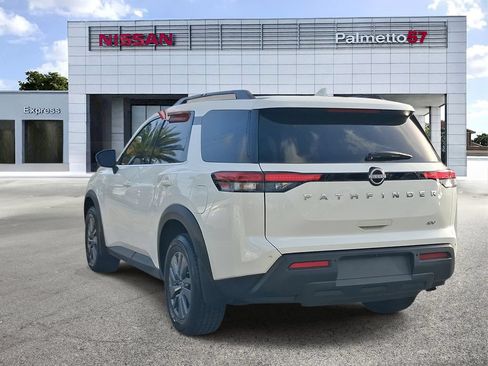 Certified 2024 Nissan Pathfinder SV FWD image 4