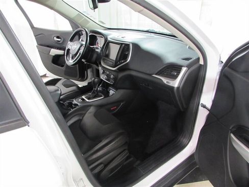 Used 2018 Jeep Cherokee Trailhawk image 64