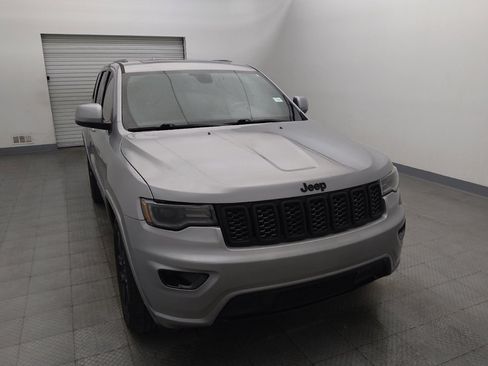 Used 2020 Jeep Grand Cherokee Altitude RWD image 14