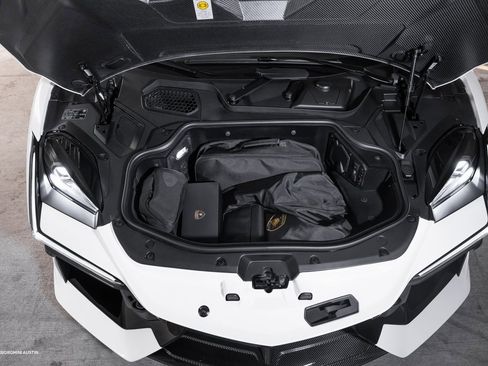 Used 2024 Lamborghini Revuelto image 4