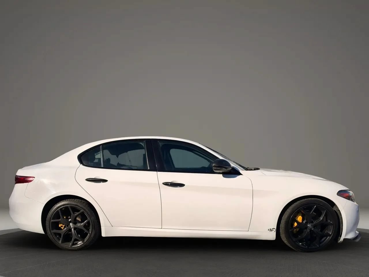 Used 2019 Alfa Romeo Giulia AWD w/ Quick Order Package 22J Sport image 5