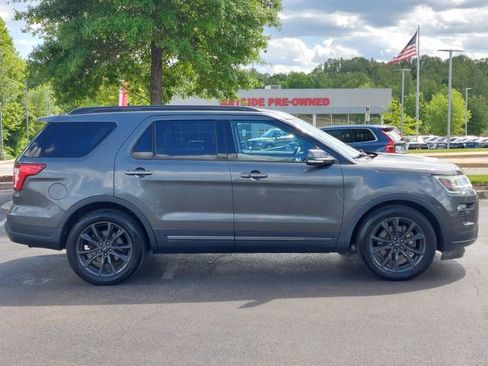 Used 2018 Ford Explorer XLT w/ Equipment Group 202A FWD image 15
