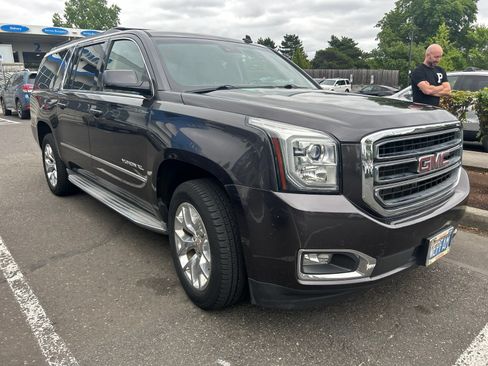 Used 2015 GMC Yukon XL SLT w/ Open Road Package AWD/4WD image 4