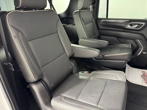 Used 2023 GMC Yukon XL SLT AWD/4WD image 39