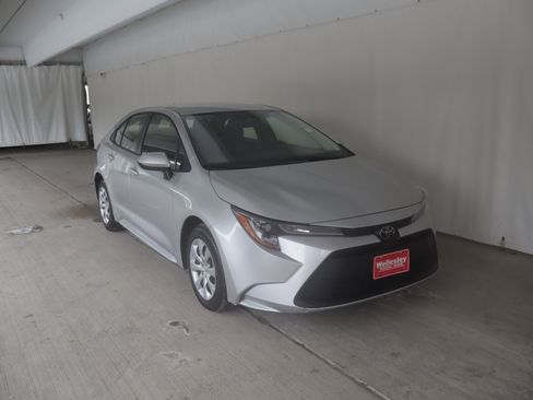 Used 2023 Toyota Corolla LE image 1