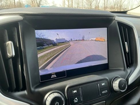 Used 2024 GMC Terrain SLT image 29
