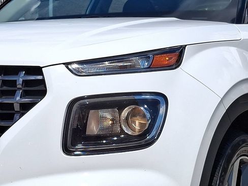 Certified 2025 Hyundai Venue SEL FWD image 9