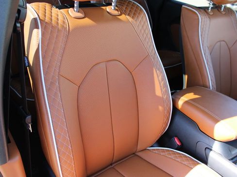 New 2026 Chrysler Pacifica Pinnacle image 16