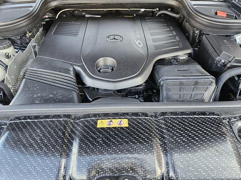 Certified 2025 Mercedes-Benz GLS 450 4MATIC image 32