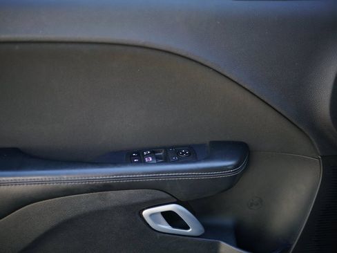 Used 2016 Dodge Challenger SXT image 23