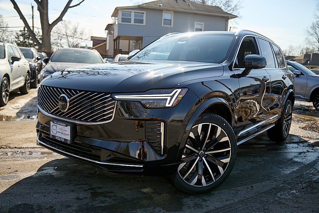 New 2026 Volvo XC90 B6 Plus w/ Protection Package Premier AWD/4WD image 2