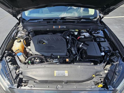 Used 2018 Ford Fusion SE w/ Fusion SE Technology Package FWD image 22