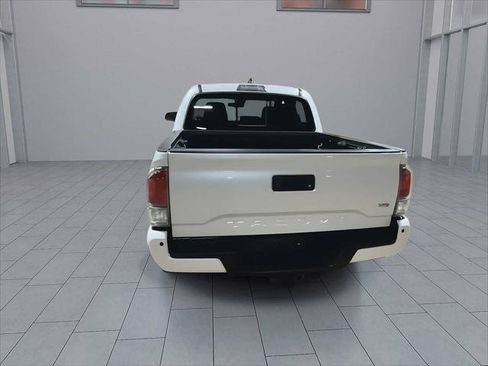 Certified 2022 Toyota Tacoma TRD Sport w/ Technology Package AWD/4WD image 7