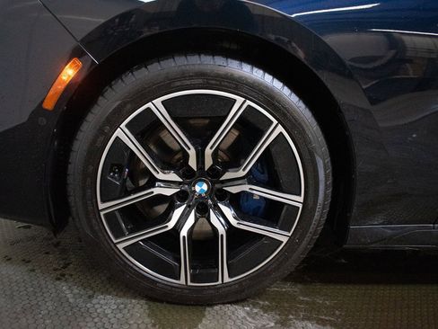 Certified 2023 BMW 760i xDrive image 9