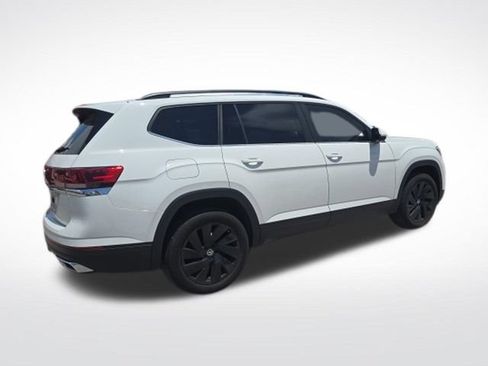 Used 2024 Volkswagen Atlas SE w/ Panoramic Sunroof Package FWD image 3