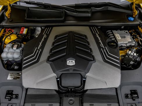 Used 2021 Lamborghini Urus AWD/4WD image 3
