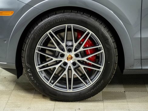 New 2026 Porsche Cayenne GTS AWD/4WD image 40
