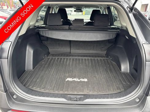 Used 2021 Toyota RAV4 LE FWD image 10