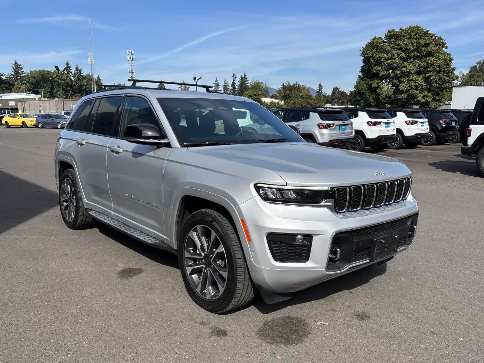 Used 2024 Jeep Grand Cherokee Overland w/ Luxury Tech Group IV AWD/4WD image 6