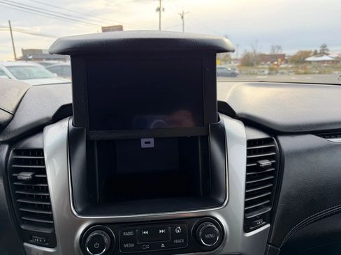 Used 2019 Chevrolet Suburban LT image 27