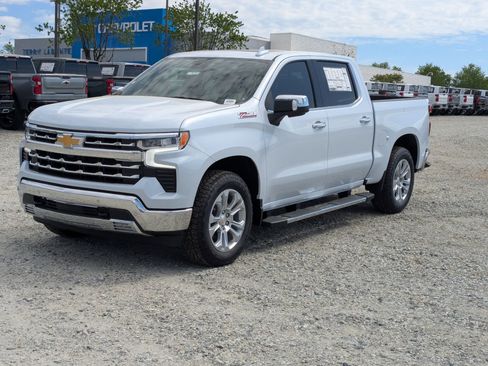 New 2026 Chevrolet Silverado 1500 LTZ w/ LTZ Premium Package AWD/4WD image 5