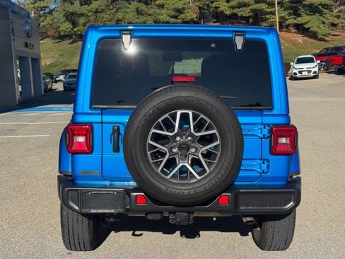 Used 2024 Jeep Wrangler Sahara w/ Technology Group image 4