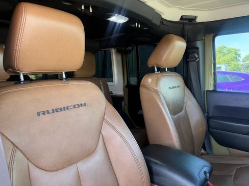 Used 2013 Jeep Wrangler Unlimited Rubicon w/ Dual Top Group AWD/4WD image 31