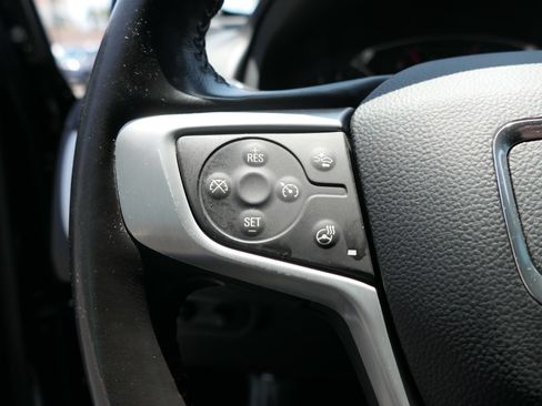 Used 2022 GMC Terrain SLT w/ Tech Package FWD image 15