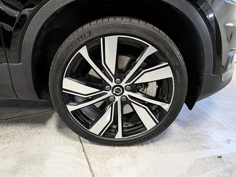 Used 2021 Volvo XC40 P8 Recharge w/ Advanced Package AWD/4WD image 12