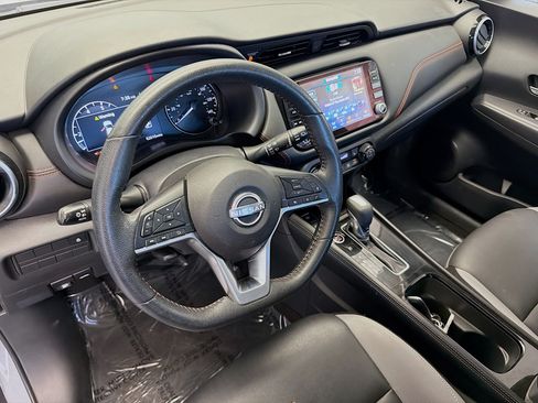 Used 2023 Nissan Kicks SR w/ SR Premium Package FWD image 7