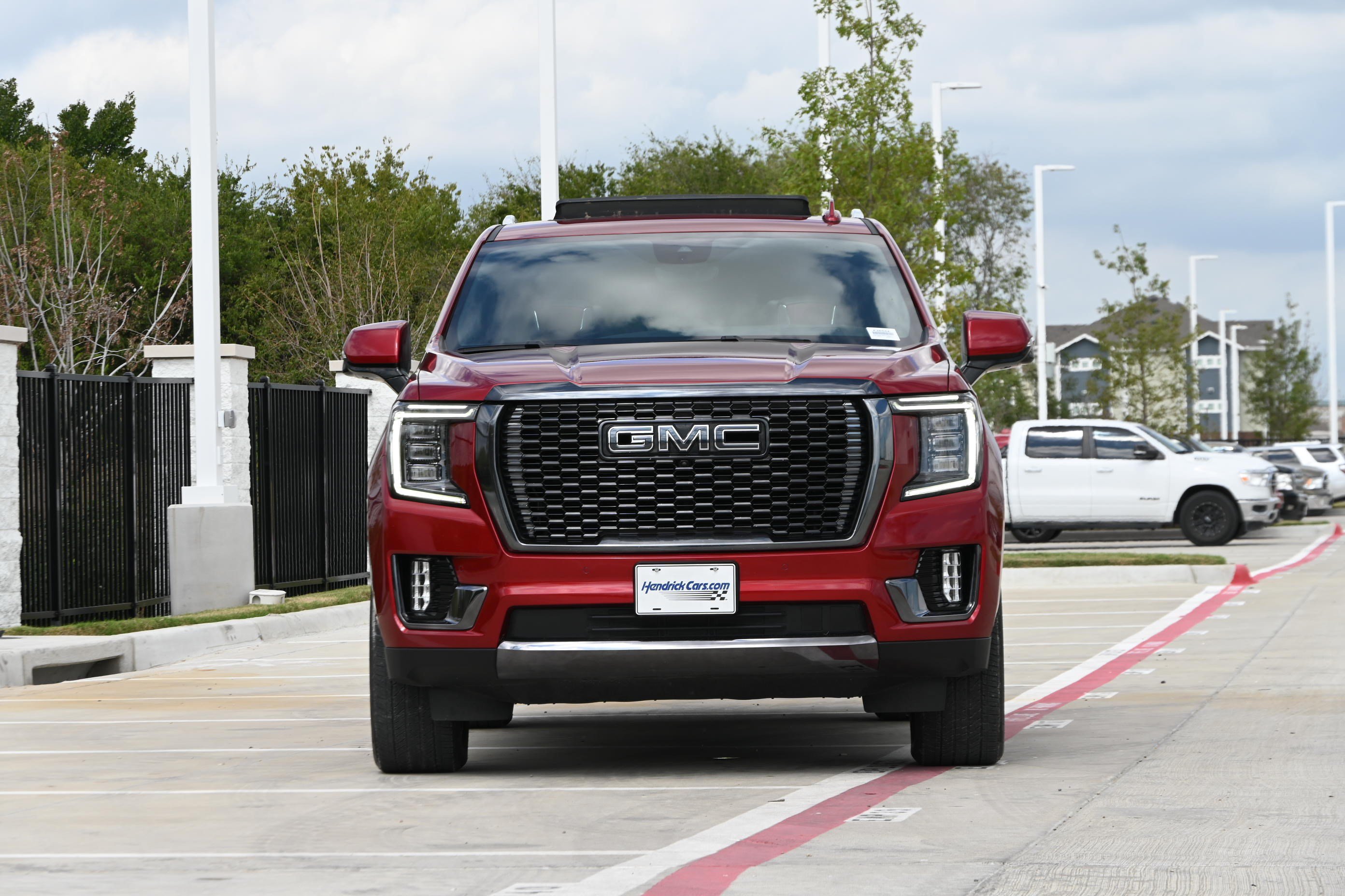 Used 2024 GMC Yukon XL Denali Ultimate AWD/4WD image 3