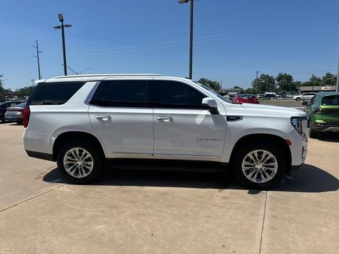 Used 2023 GMC Yukon SLT w/ SLT Luxury Package AWD/4WD image 4