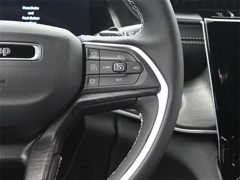 New 2025 Jeep Grand Cherokee Limited w/ Luxury Tech Group II image 29