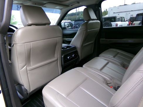 Used 2021 Ford Expedition XLT image 18