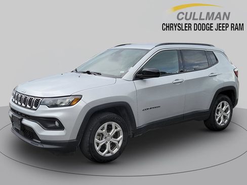 Used 2024 Jeep Compass Latitude AWD/4WD image 7