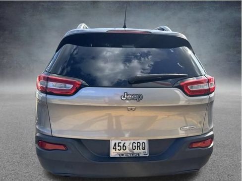 Used 2018 Jeep Cherokee Latitude Plus FWD image 5