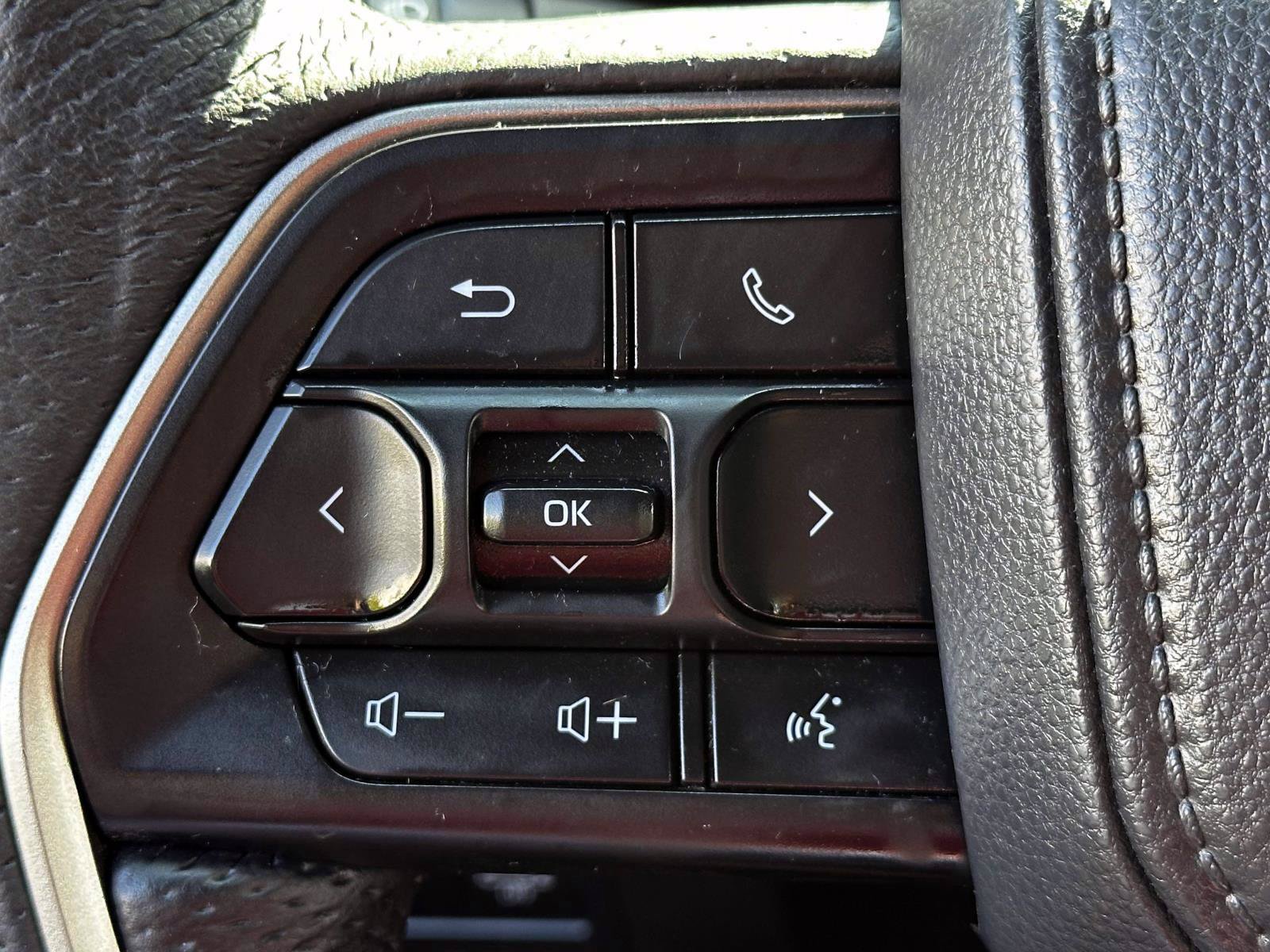 Used 2025 Toyota Sequoia SR5 w/ SR5 Premium Package AWD/4WD image 23