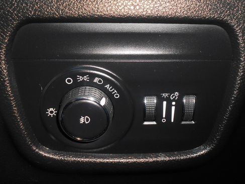 Used 2023 Jeep Grand Cherokee L Limited image 20