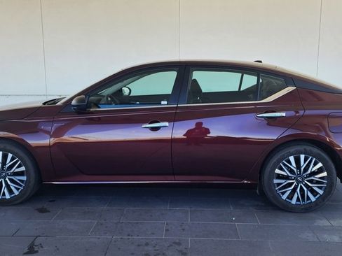 Used 2025 Nissan Altima 2.5 SV image 9