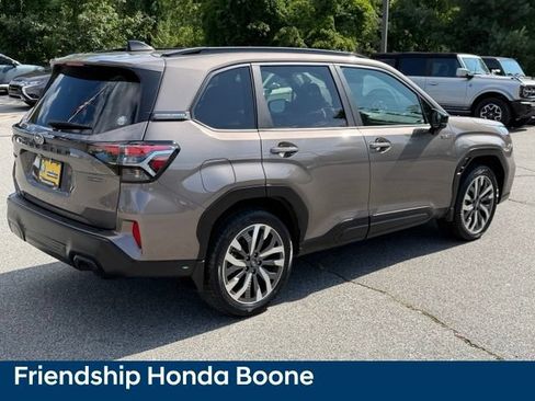 Used 2025 Subaru Forester Touring AWD/4WD image 5